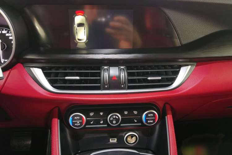 Used Alfa Romeo Stelvio 2017 2.0T 200HP Elite Edition Audio And AC Panel