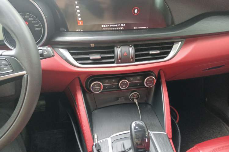 Used Alfa Romeo Stelvio 2017 2.0T 200HP Luxury Edition Audio And AC Panel
