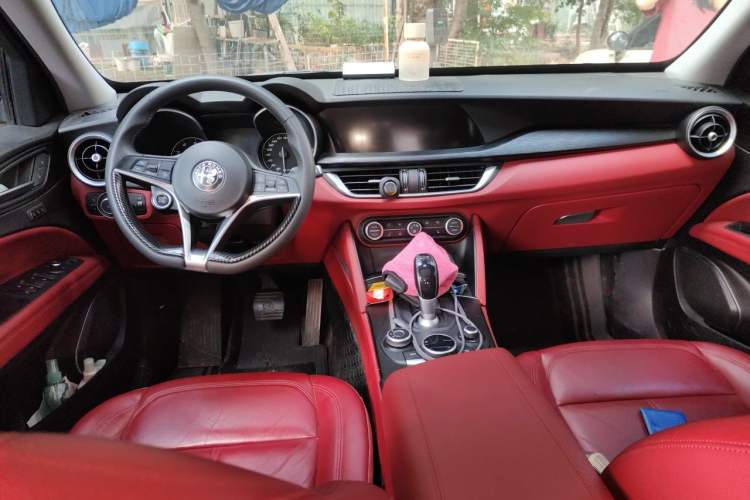Used Alfa Romeo Stelvio 2017 2.0T 200HP Elite Edition Center Console