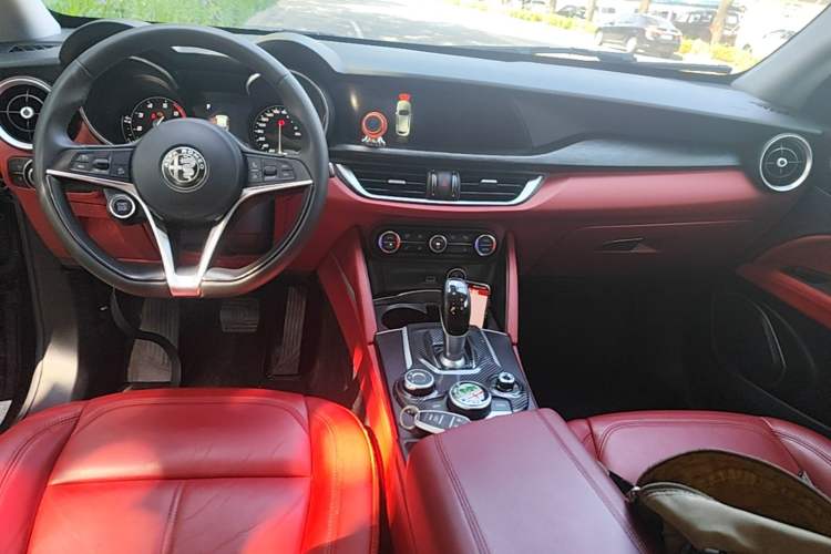 Used Alfa Romeo Stelvio 2017 2.0T 200HP Elite Edition Center Console