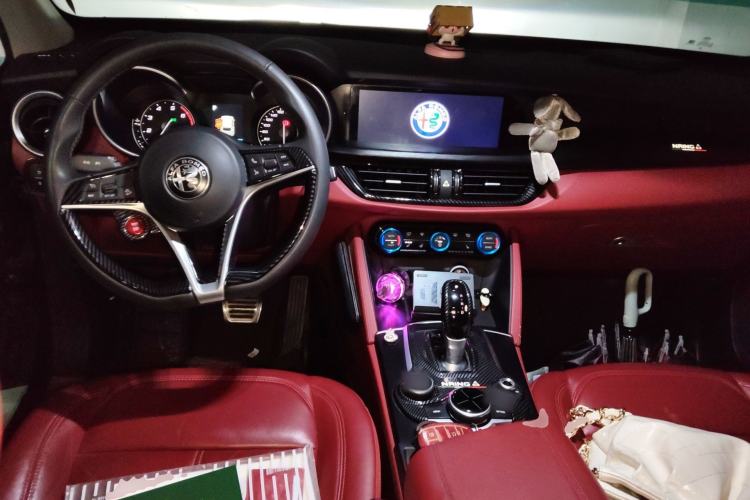 Used Alfa Romeo Stelvio 2017 2.0T 200HP Elite Edition Center Console