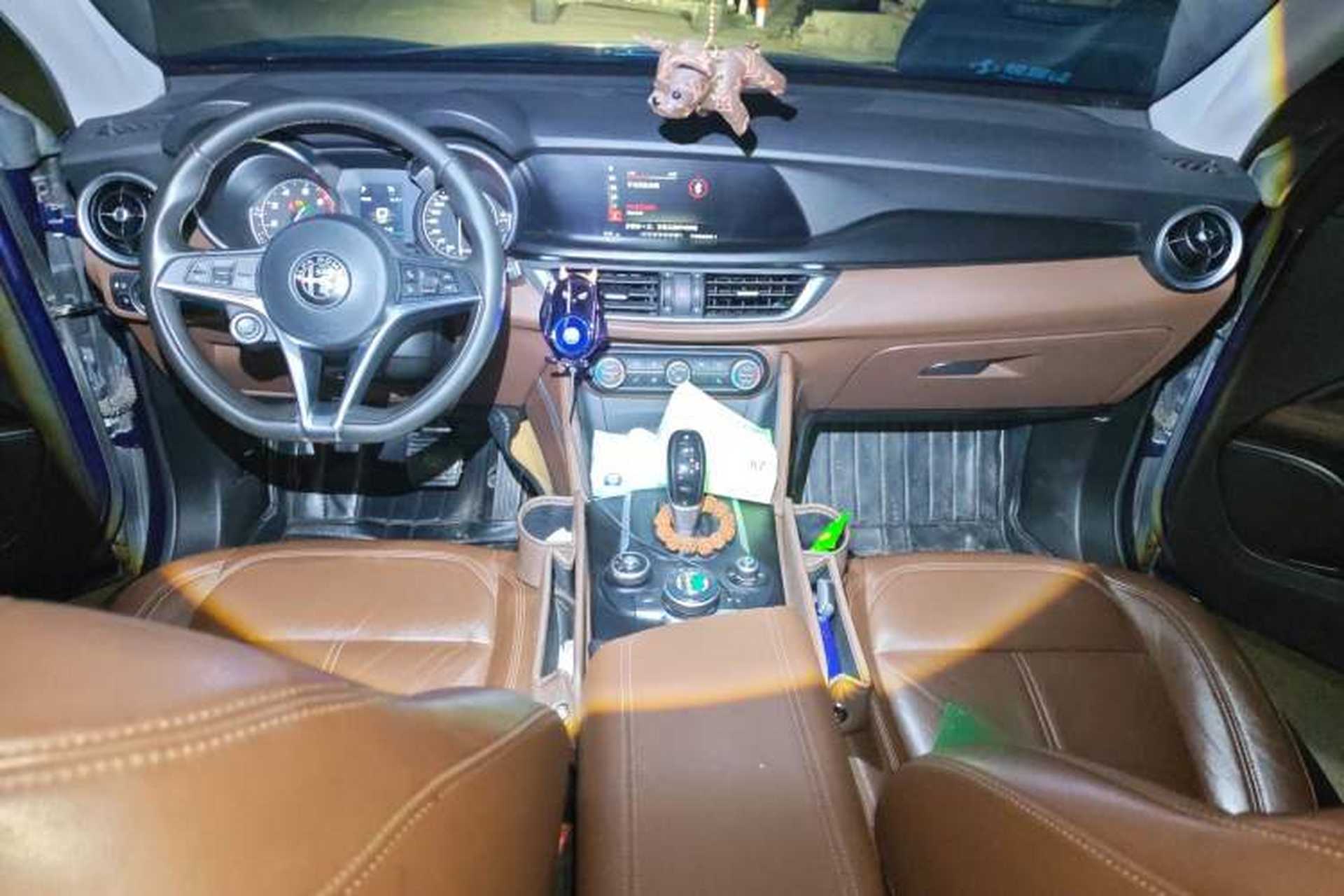 Used Alfa Romeo Stelvio 2017 2.0T 200HP Elite Edition Center Console