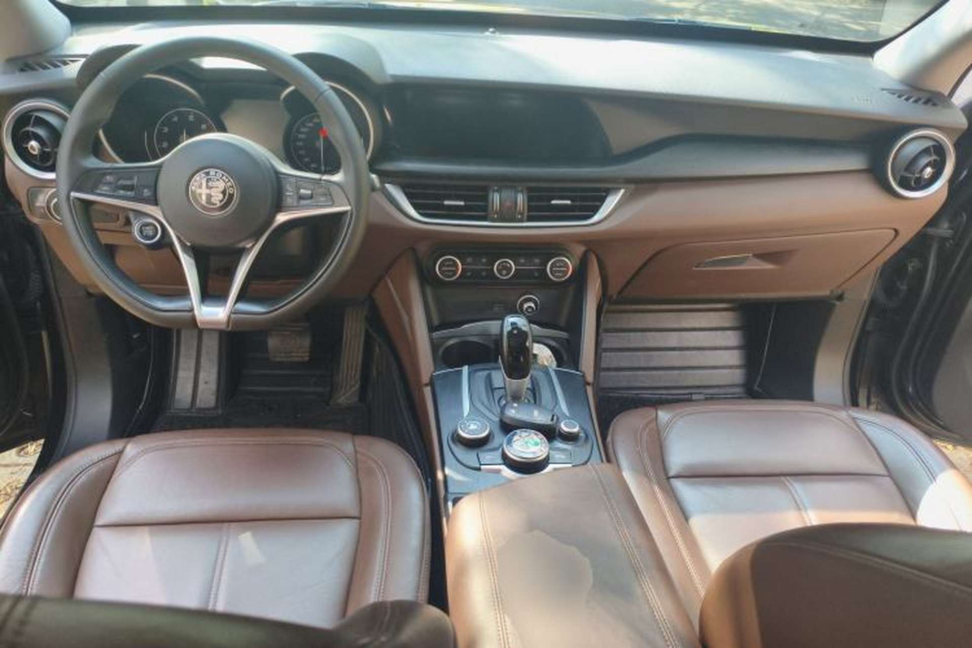 Used Alfa Romeo Stelvio 2017 2.0T 200HP Luxury Edition Center Console