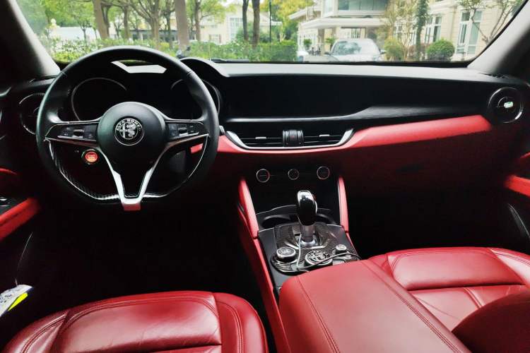 Used Alfa Romeo Stelvio 2017 2.0T 200HP Elite Edition Center Console