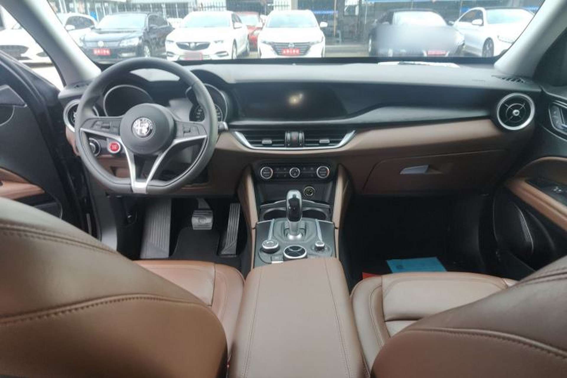 Used Alfa Romeo Stelvio 2017 2.0T 200HP Luxury Edition Center Console
