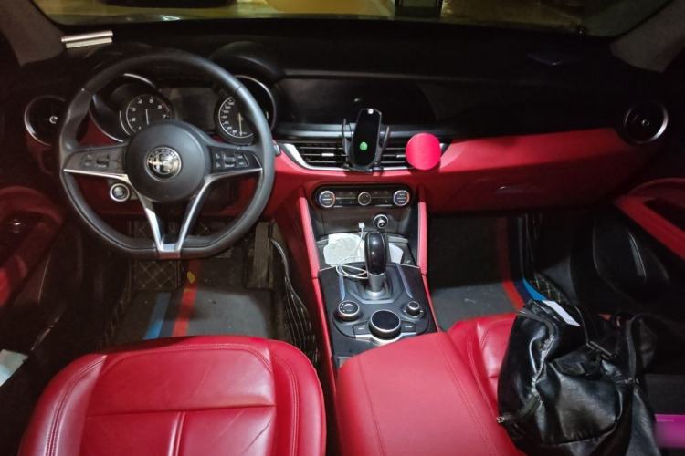Used Alfa Romeo Stelvio 2017 2.0T 200HP Elite Edition Center Console