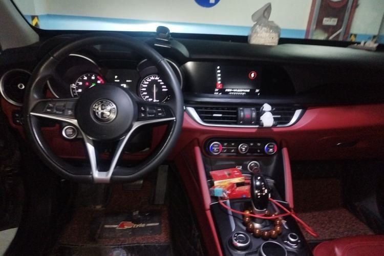 Used Alfa Romeo Stelvio 2017 2.0T 200HP Elite Edition Center Console