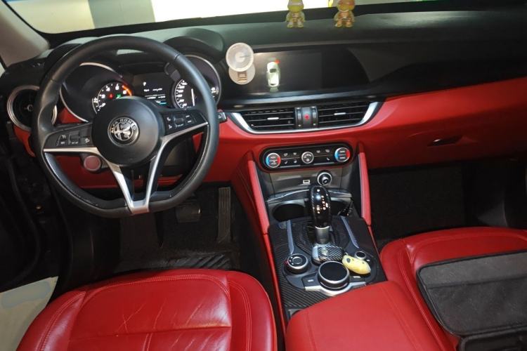 Used Alfa Romeo Stelvio 2017 2.0T 200HP Elite Edition Center Console