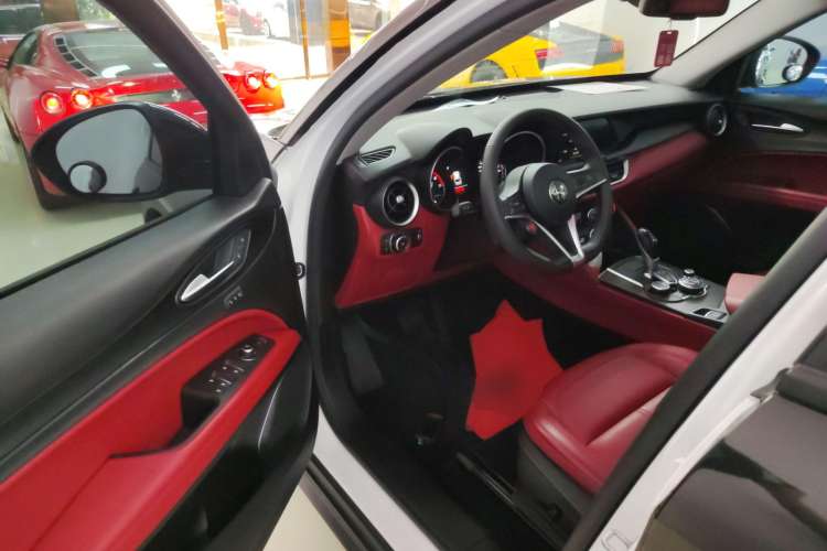 Used Alfa Romeo Stelvio 2017 2.0T 200HP Elite Edition Driver Seat