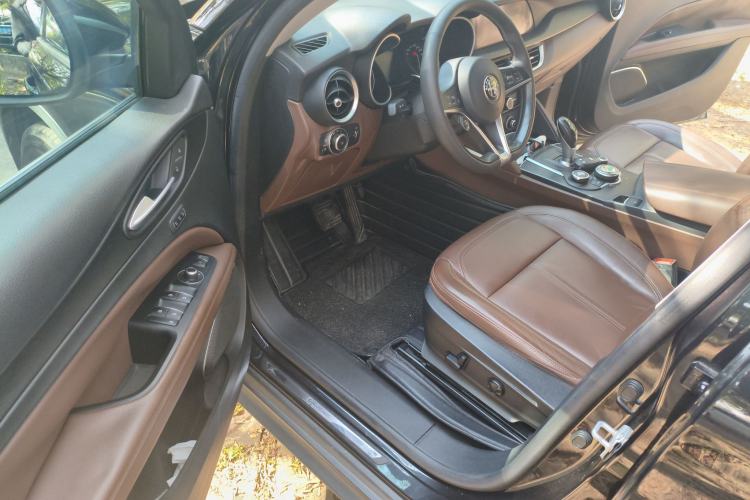 Used Alfa Romeo Stelvio 2017 2.0T 200HP Luxury Edition Driver Seat