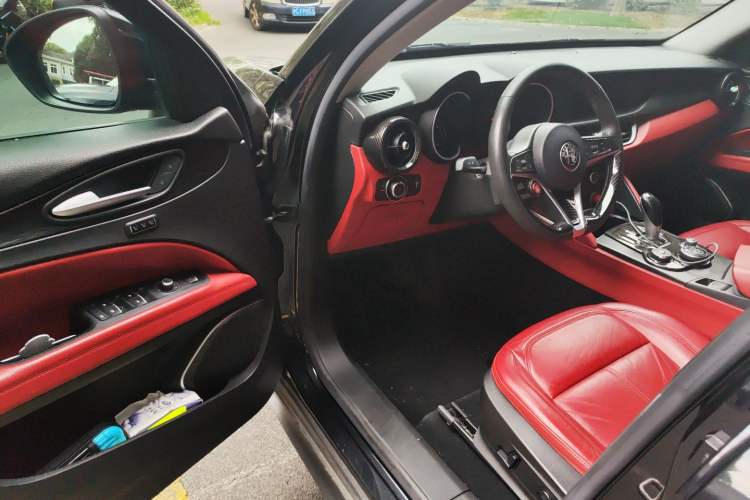 Used Alfa Romeo Stelvio 2017 2.0T 200HP Elite Edition Driver Seat