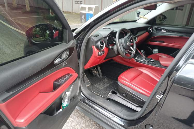 Used Alfa Romeo Stelvio 2017 2.0T 200HP Luxury Edition Driver Seat