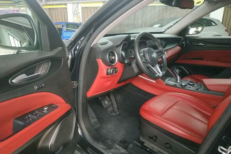 Used Alfa Romeo Stelvio 2017 2.0T 200HP Luxury Edition Driver Seat