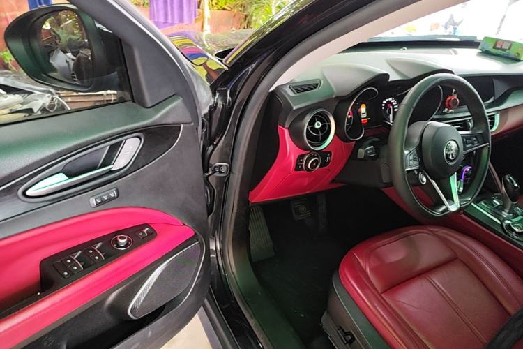 Used Alfa Romeo Stelvio 2017 2.0T 200HP Elite Edition Driver Seat