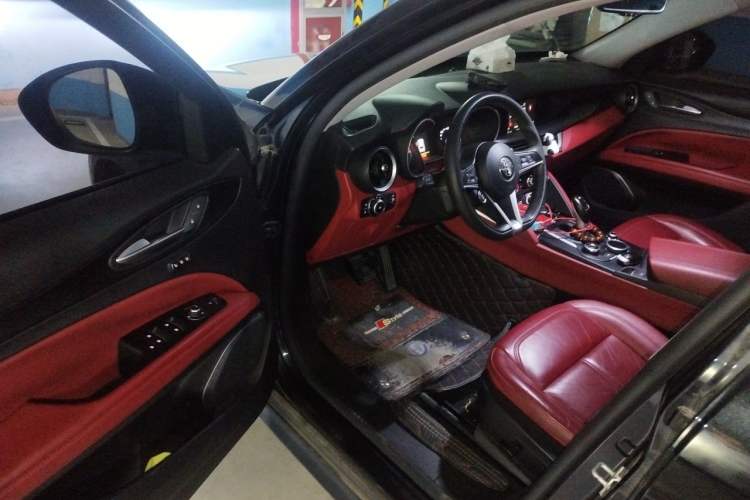 Used Alfa Romeo Stelvio 2017 2.0T 200HP Elite Edition Driver Seat