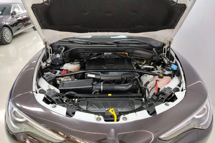 Used Alfa Romeo Stelvio 2017 2.0T 200HP Elite Edition Engine Bay