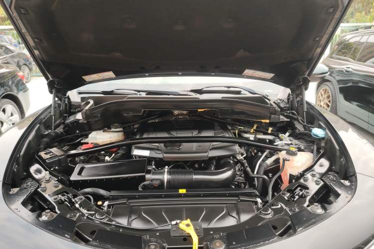 Used Alfa Romeo Stelvio 2017 2.0T 200HP Luxury Edition Engine Bay