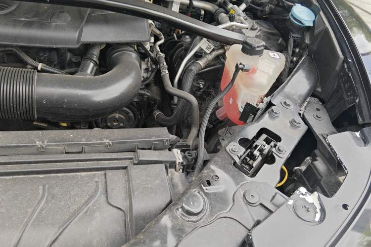 Used Alfa Romeo Stelvio 2017 2.0T 200HP Luxury Edition Engine Bay Left