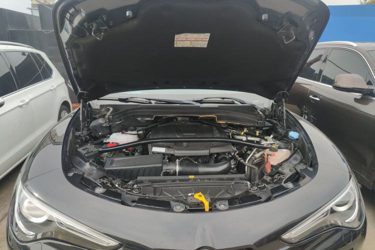 Used Alfa Romeo Stelvio 2017 2.0T 200HP Luxury Edition Engine Bay