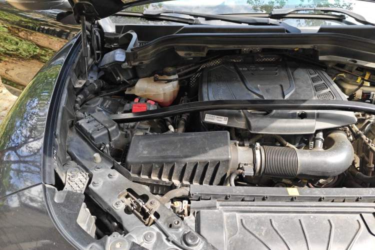 Used Alfa Romeo Stelvio 2017 2.0T 200HP Elite Edition Engine Bay Right