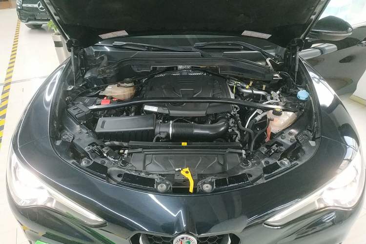 Used Alfa Romeo Stelvio 2017 2.0T 200HP Luxury Edition Engine Bay