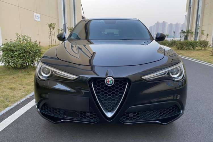 Used Alfa Romeo Stelvio 2017 2.0T 200HP Elite Edition Exterior 1