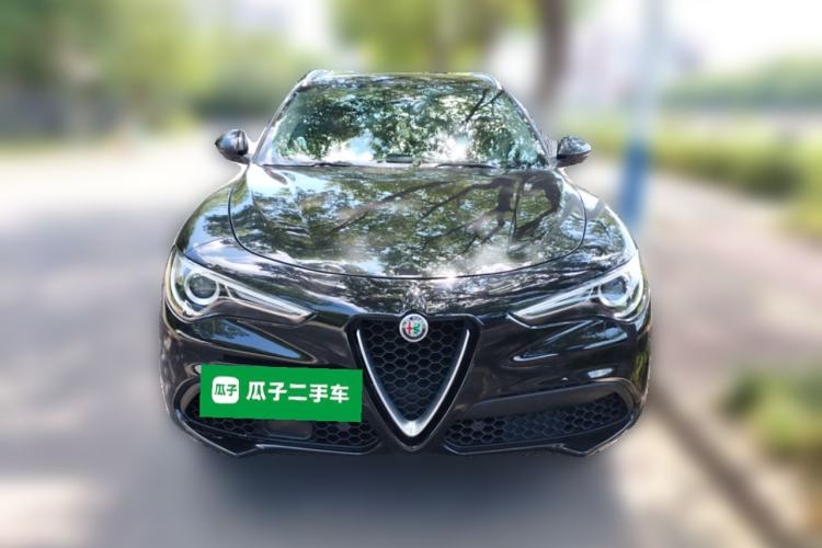 Used Alfa Romeo Stelvio 2017 2.0T 200HP Luxury Edition Exterior 1