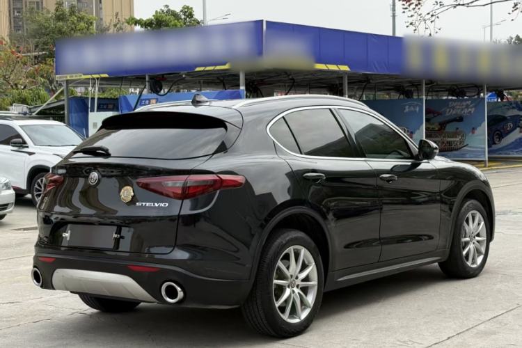 Used Alfa Romeo Stelvio 2017 2.0T 200HP Luxury Edition Exterior 1