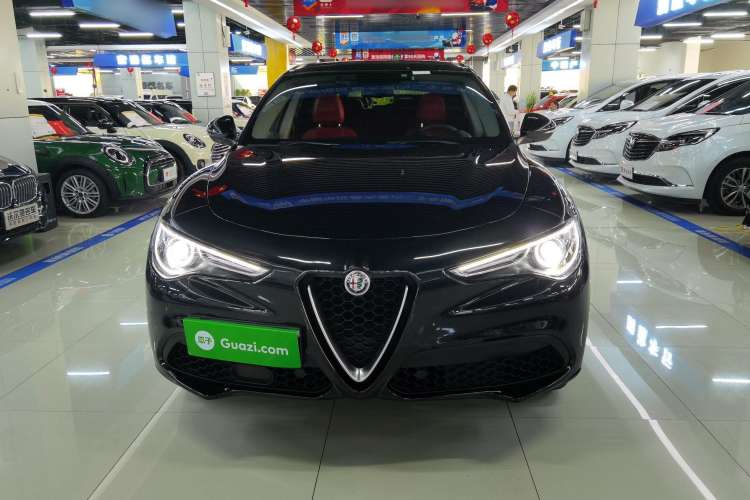 Used Alfa Romeo Stelvio 2017 2.0T 200HP Elite Edition Exterior 1