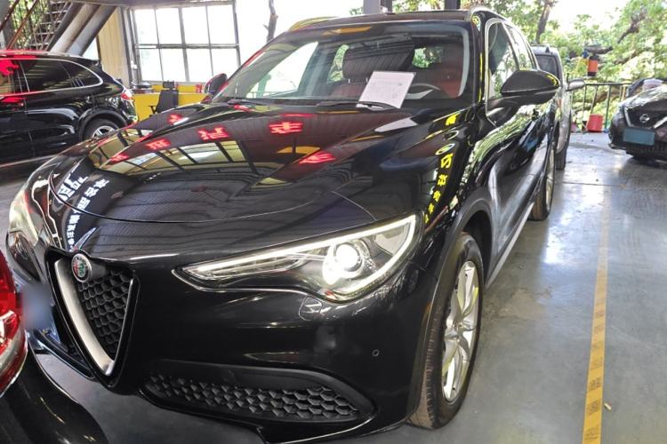 Used Alfa Romeo Stelvio 2017 2.0T 200HP Luxury Edition Exterior 1