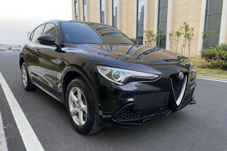 Used Alfa Romeo Stelvio 2017 2.0T 200HP Elite Edition Exterior 2