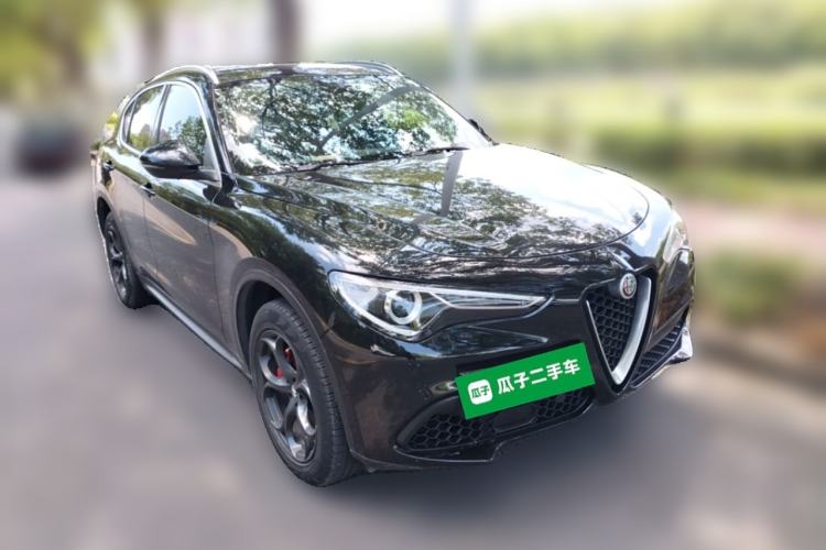 Used Alfa Romeo Stelvio 2017 2.0T 200HP Luxury Edition Exterior 2
