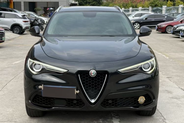 Used Alfa Romeo Stelvio 2017 2.0T 200HP Luxury Edition Exterior 2