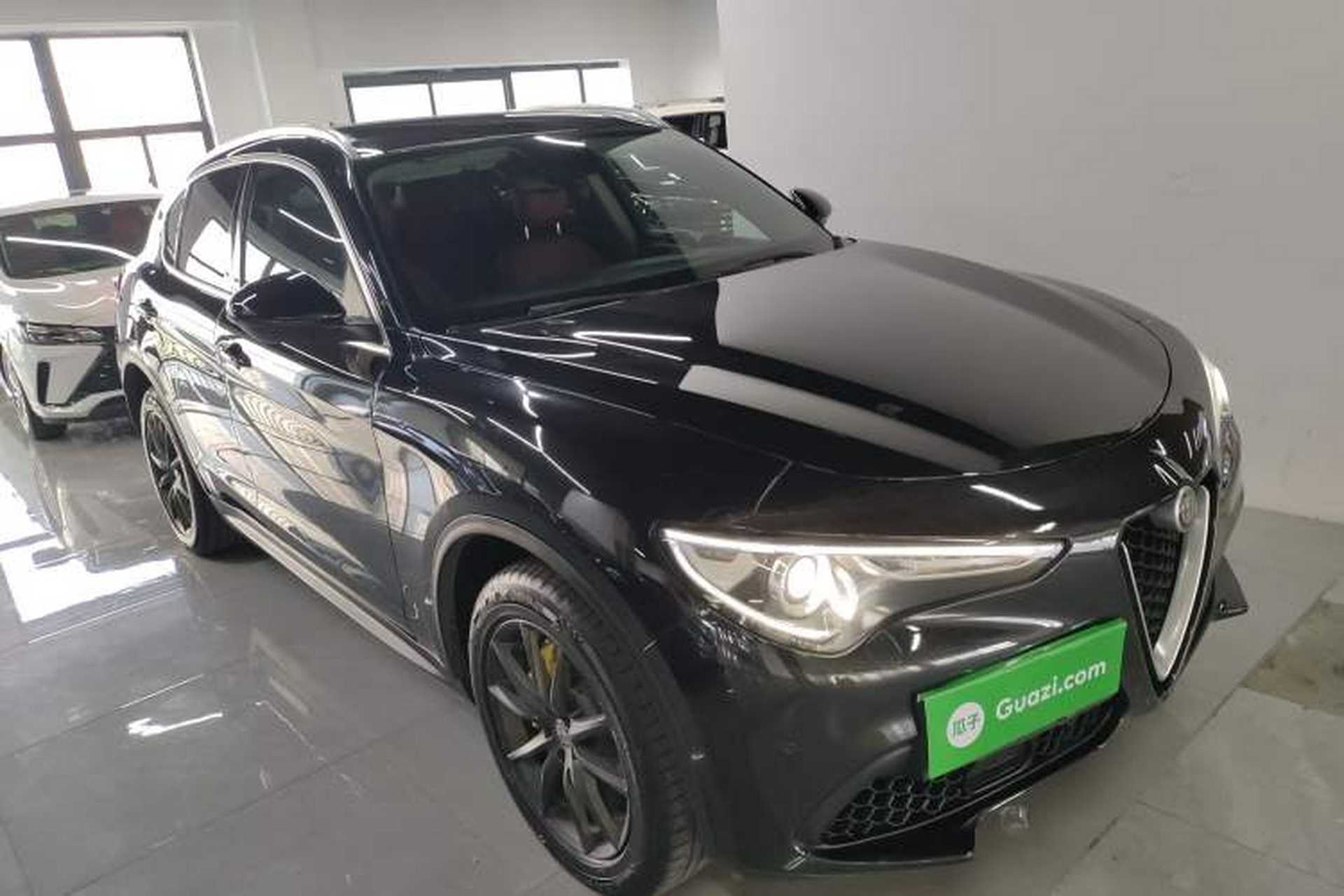 Used Alfa Romeo Stelvio 2017 2.0T 200HP Luxury Edition Exterior 2