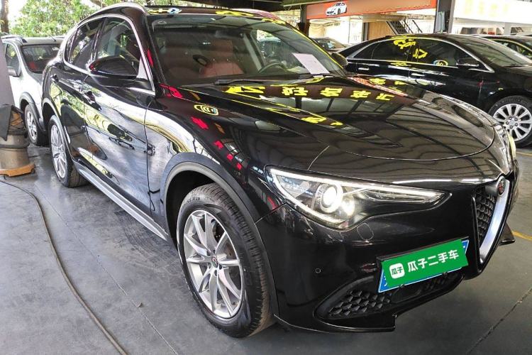Used Alfa Romeo Stelvio 2017 2.0T 200HP Luxury Edition Exterior 2