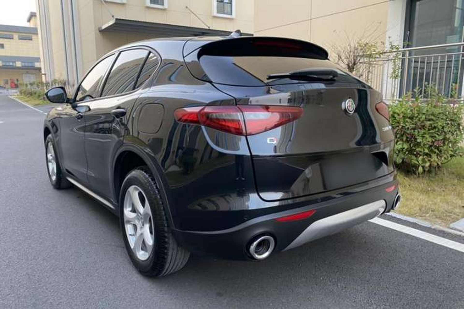Used Alfa Romeo Stelvio 2017 2.0T 200HP Elite Edition Exterior 3