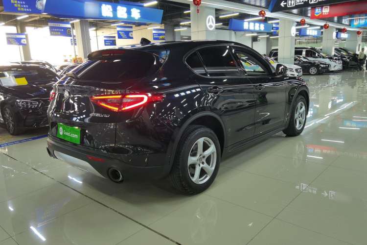 Used Alfa Romeo Stelvio 2017 2.0T 200HP Elite Edition Exterior 3