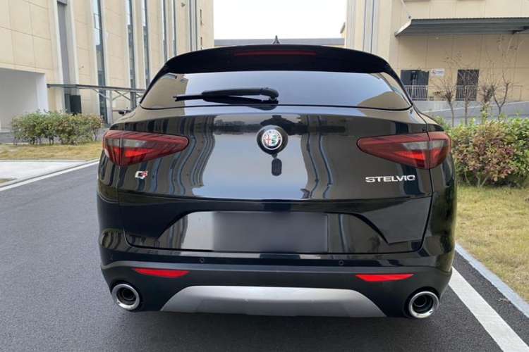 Used Alfa Romeo Stelvio 2017 2.0T 200HP Elite Edition Exterior 4