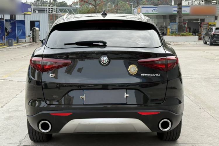 Used Alfa Romeo Stelvio 2017 2.0T 200HP Luxury Edition Exterior 4