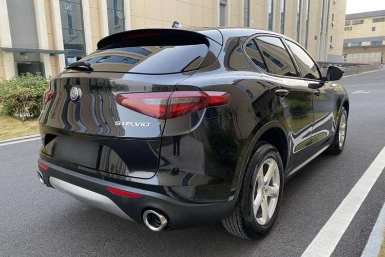 Used Alfa Romeo Stelvio 2017 2.0T 200HP Elite Edition Exterior 5