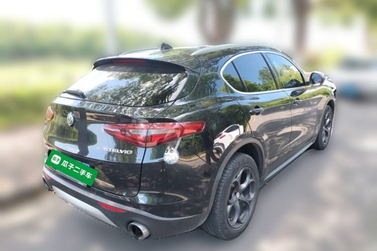 Used Alfa Romeo Stelvio 2017 2.0T 200HP Luxury Edition Exterior 5