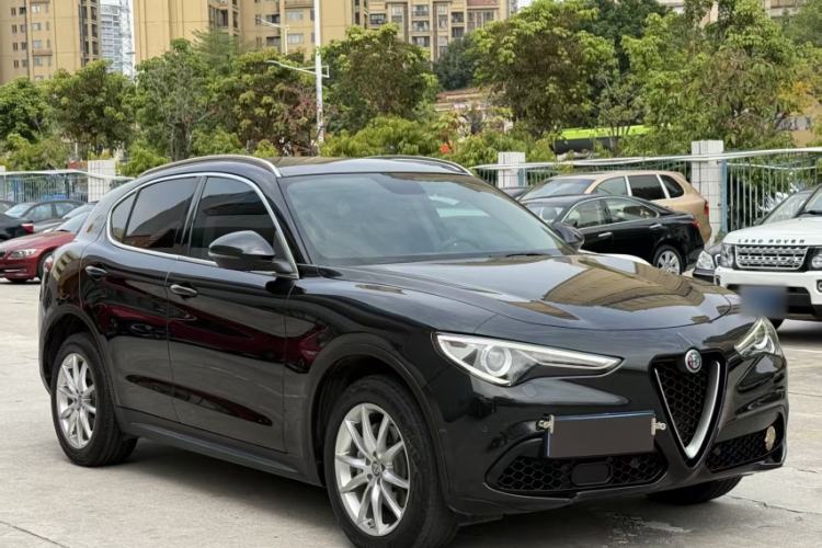 Used Alfa Romeo Stelvio 2017 2.0T 200HP Luxury Edition Exterior 5