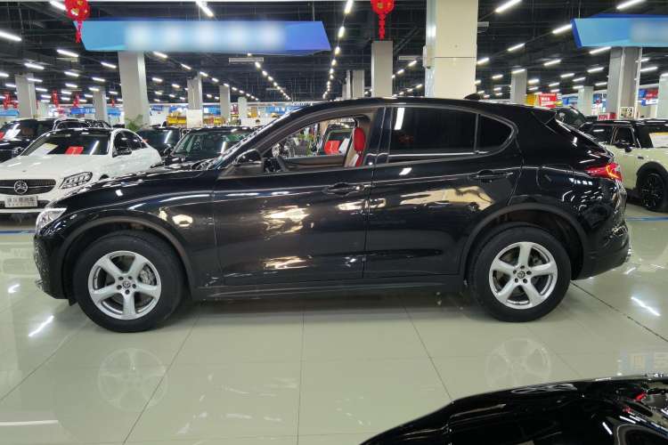 Used Alfa Romeo Stelvio 2017 2.0T 200HP Elite Edition Exterior 5