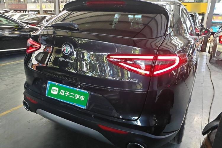 Used Alfa Romeo Stelvio 2017 2.0T 200HP Luxury Edition Exterior 5