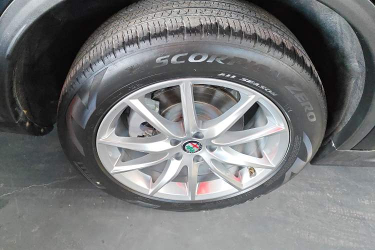 Used Alfa Romeo Stelvio 2017 2.0T 200HP Luxury Edition Exterior 8