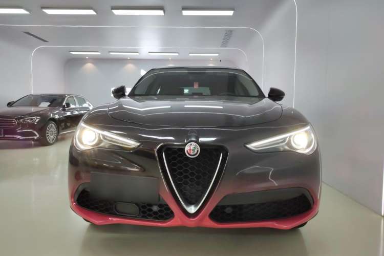 Used Alfa Romeo Stelvio 2017 2.0T 200HP Elite Edition Front