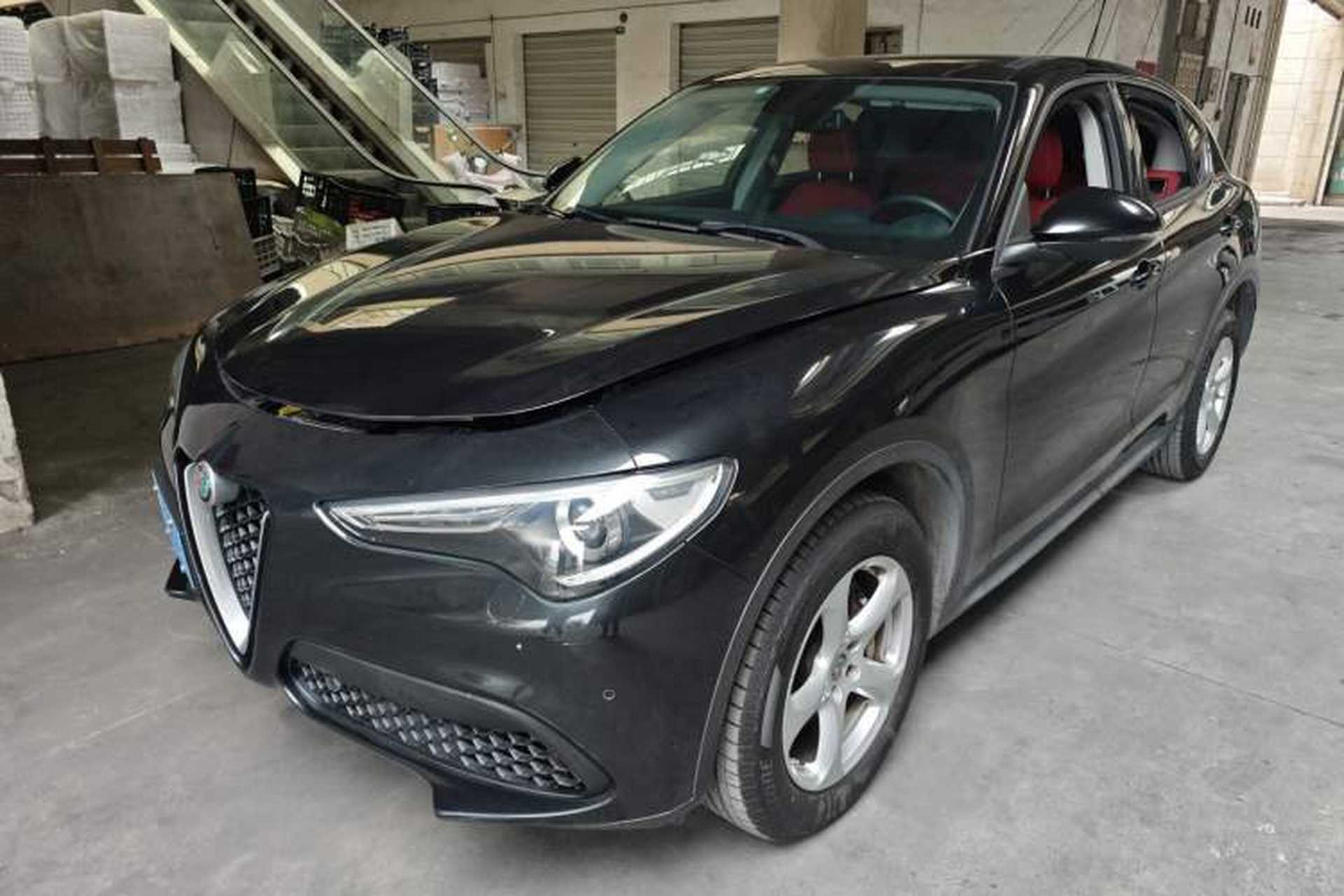 Used Alfa Romeo Stelvio 2017 2.0T 200HP Elite Edition Front Left 45 Deg