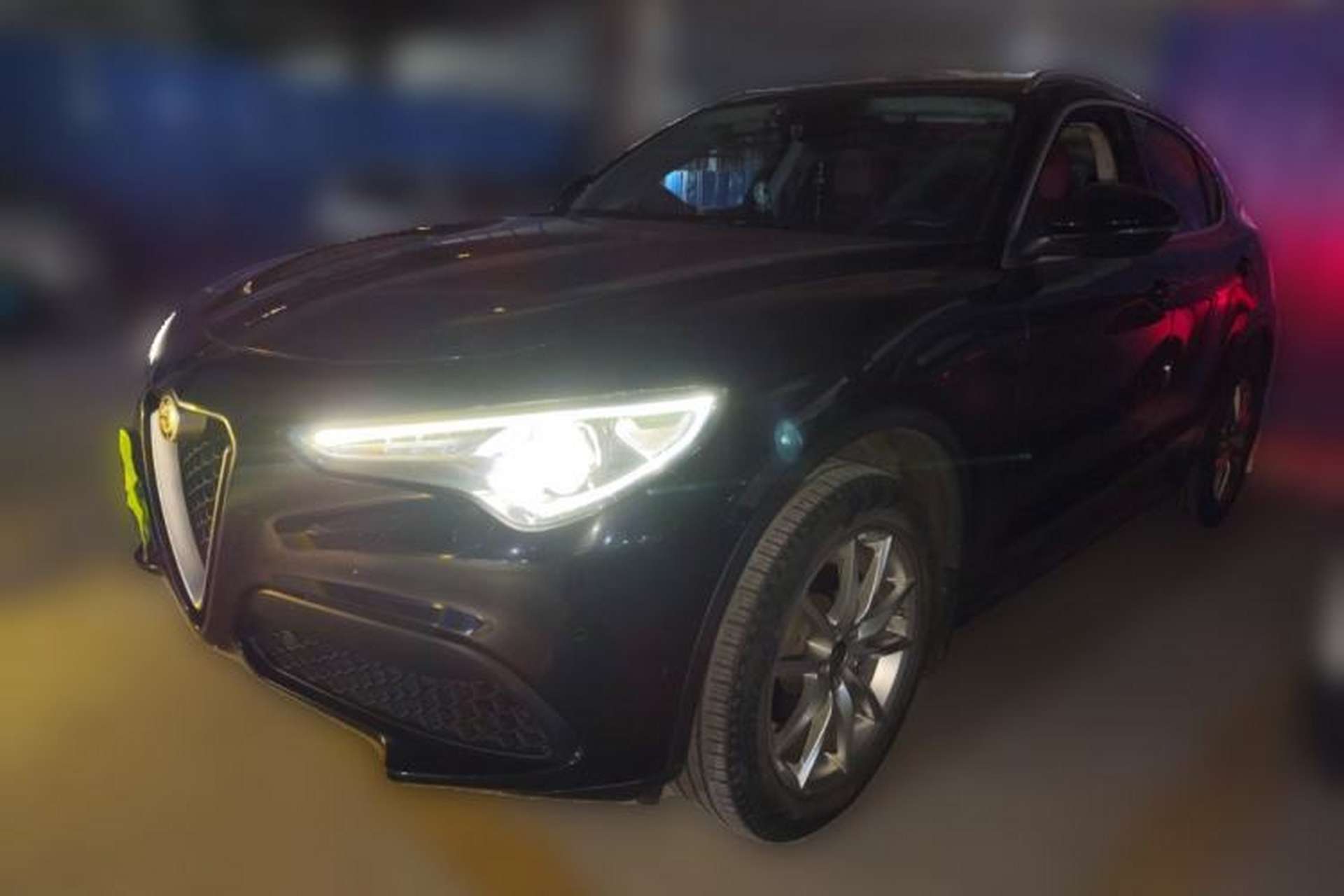 Used Alfa Romeo Stelvio 2017 2.0T 200HP Luxury Edition Front Left 45 Deg