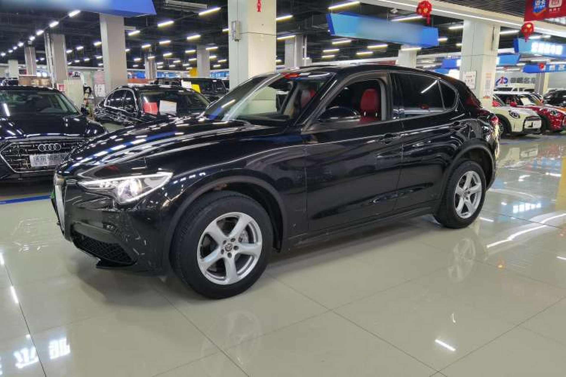 Used Alfa Romeo Stelvio 2017 2.0T 200HP Elite Edition Front Left 45 Deg