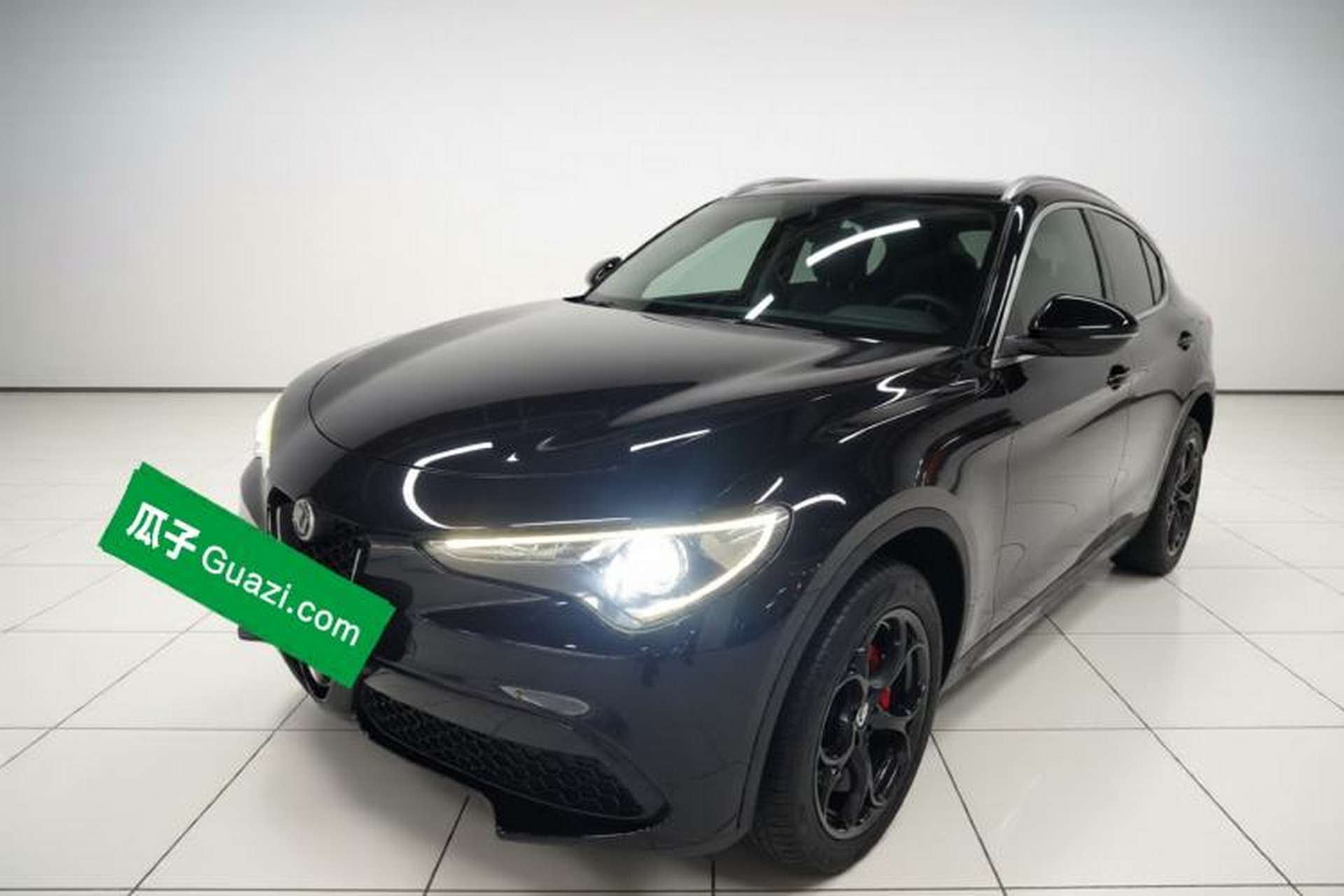 Used Alfa Romeo Stelvio 2017 2.0T 200HP Luxury Edition Front Left 45 Deg